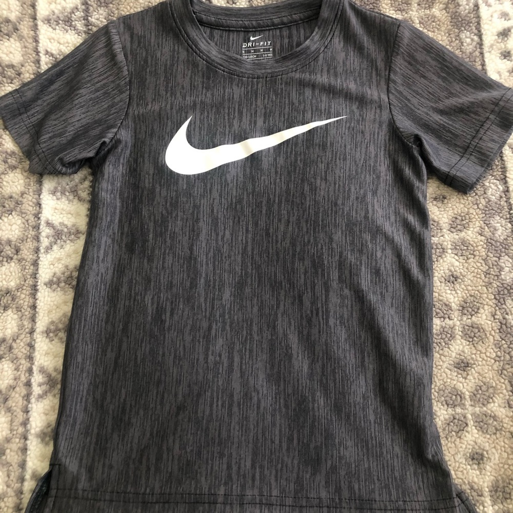 Soft Nike shirt boys
